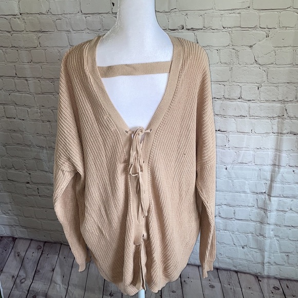 Tobi Women’s Sweater - Picture 2 of 4